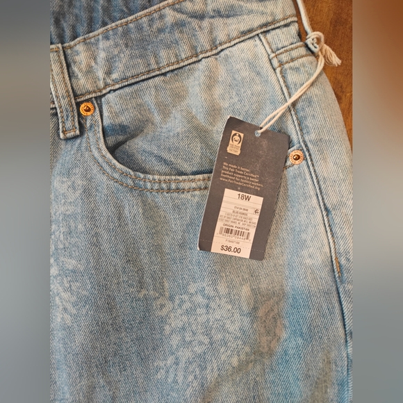 🤍❗NWT Universal Thread Boyfriend Style Floral Design Blue Jeans Size 18 W - Picture 2 of 6